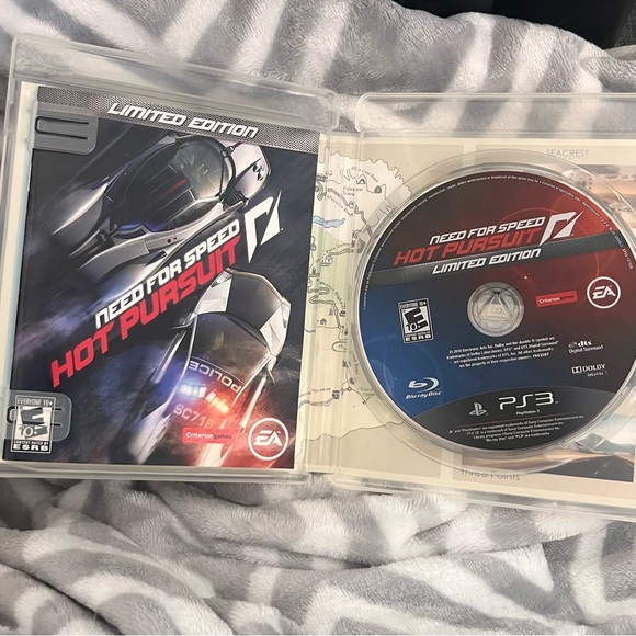 Need for Speed: Hot Pursuit -- Limited Edition (Sony PlayStation 3) - Picture 2 of 3